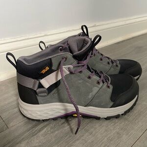 EUC Teva Women's Grandview GORE-TEX Hiking Boots, 9.5, Dark Shadow